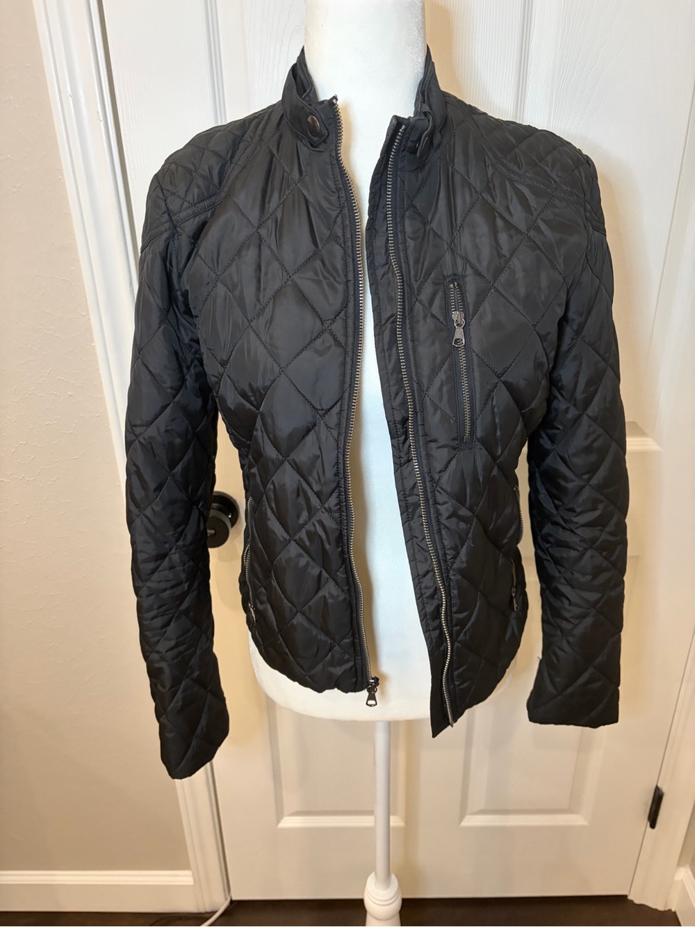 Banana Republic Black Diamond-Quilted Zip Puffer Jacket - Size Small